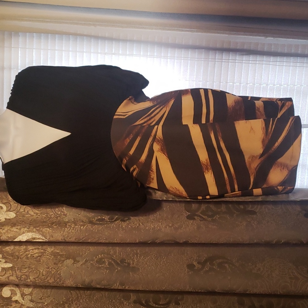 Cute v-neck black and tan mini dress